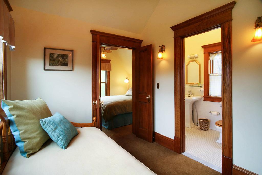 Breezy Hill Bed and breakfast 3*